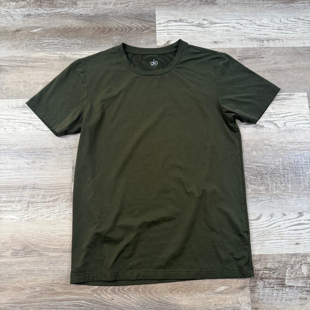 Alo Yoga Conquer Reform Performance T Shirt Olive Green Crew Neck Workout Gym M